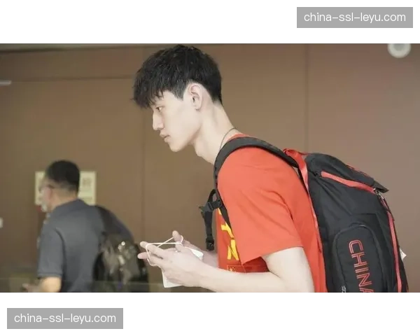 曾凡博腰伤复发缺席国家队，投射稳定性受影响