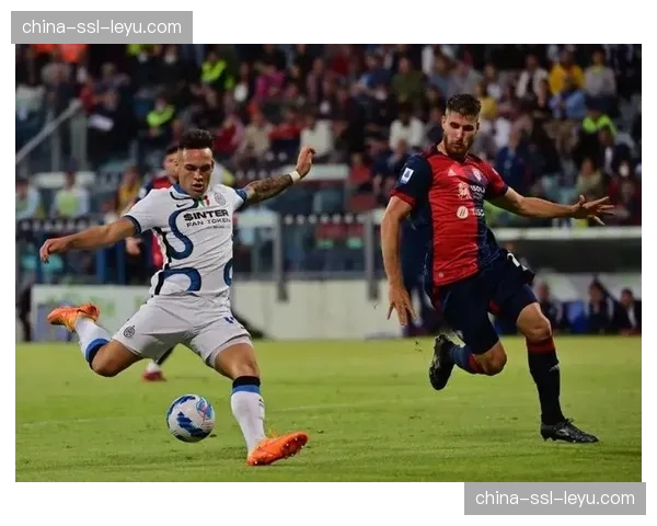 花絮:都灵对阵卡利亚里赛前,双方为日前去世的俱乐部传奇默哀一分钟 花絮:都灵对阵卡利亚里赛前,双方为日前去世的俱乐部传奇默哀一分钟