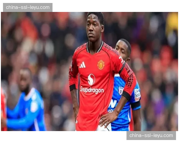 半场战报：曼联0-2落后纽卡斯尔，滕哈赫中场紧急变阵三后卫