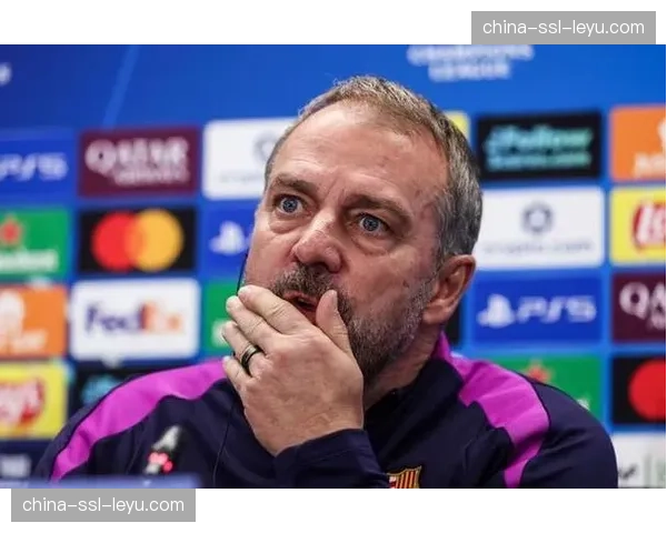 赛前发布会确认，巴萨主帅弗里克表示佩德里与德容均可进入对阵皇社大名单